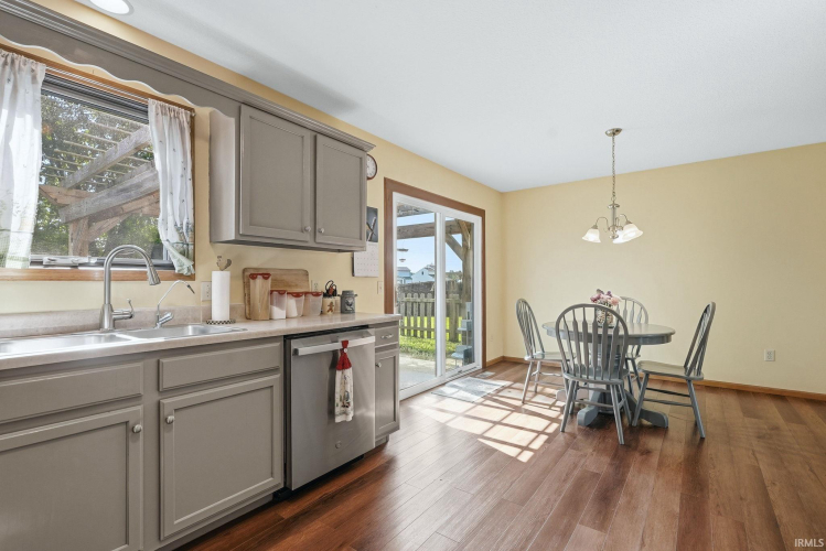 Listing Image 14