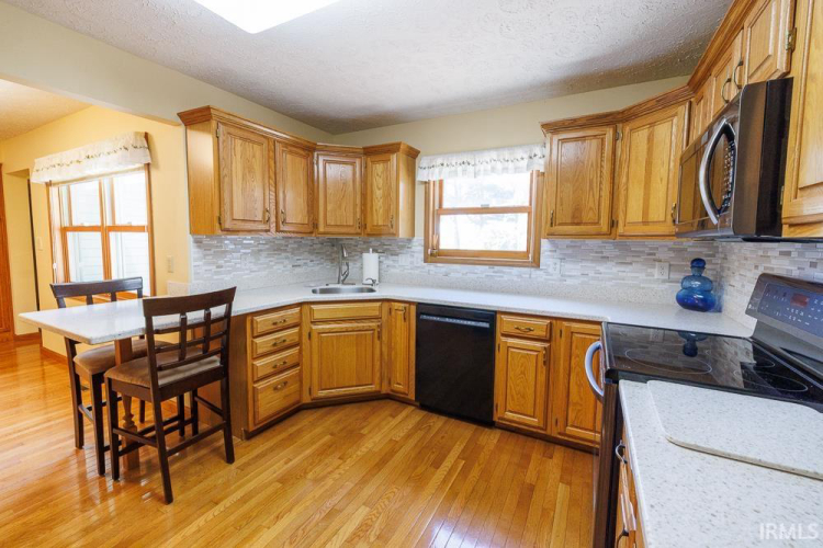Listing Image 9
