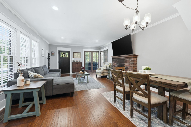 Listing Image 11