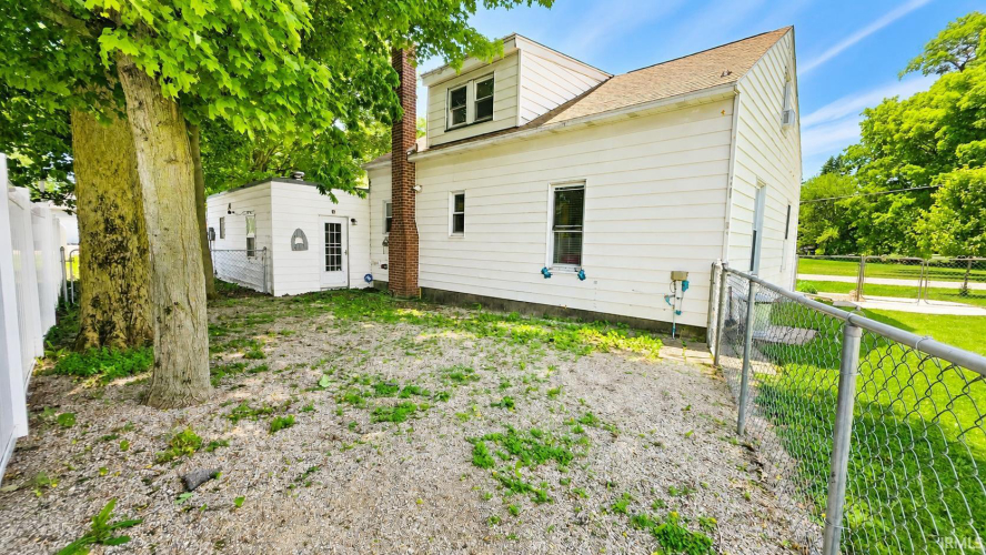 Listing Image 4