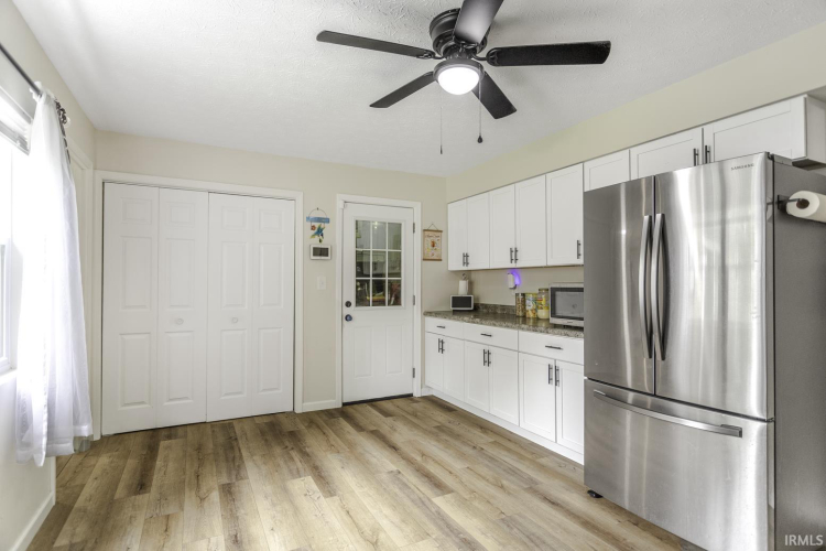 Listing Image 18