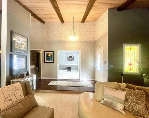 Listing Image 7