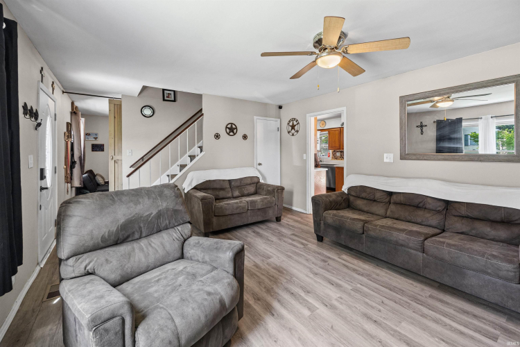 Listing Image 6