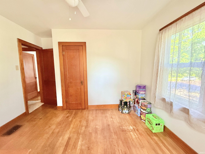 Listing Image 32