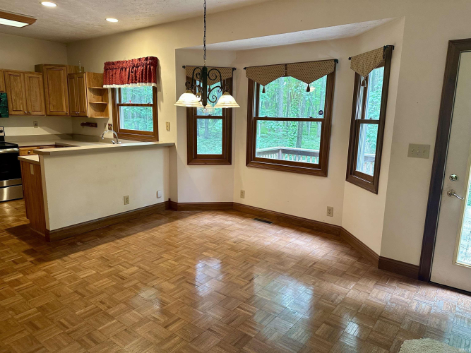 Listing Image 19