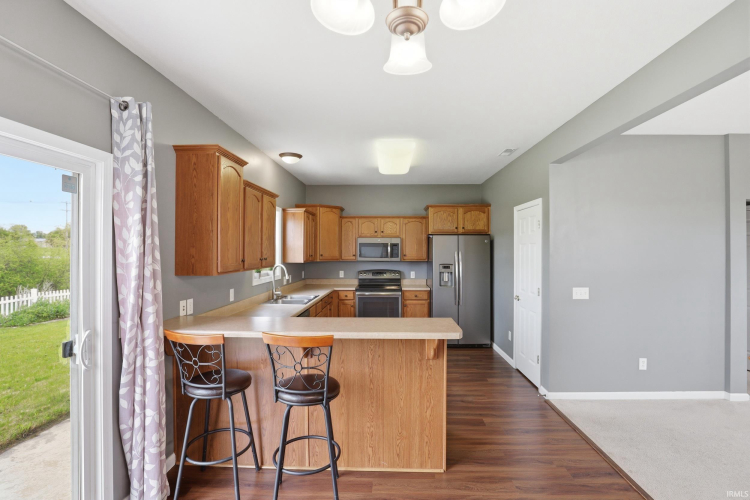 Listing Image 12