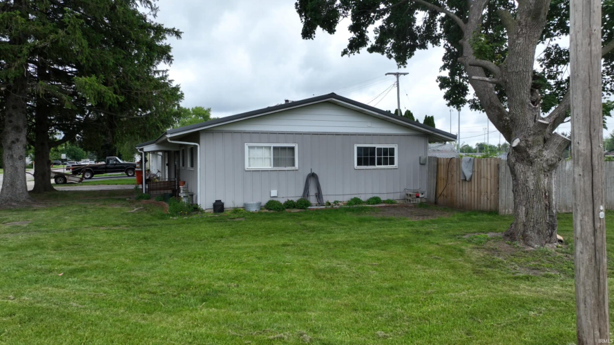 Listing Image 4