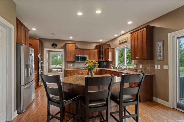 Listing Image 9