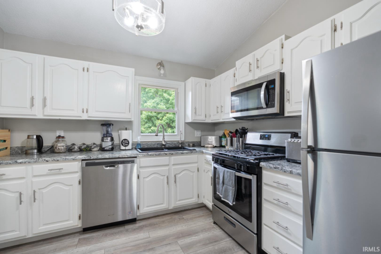 Listing Image 9
