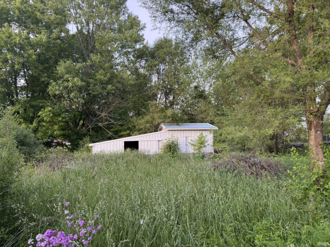 Listing Image 4
