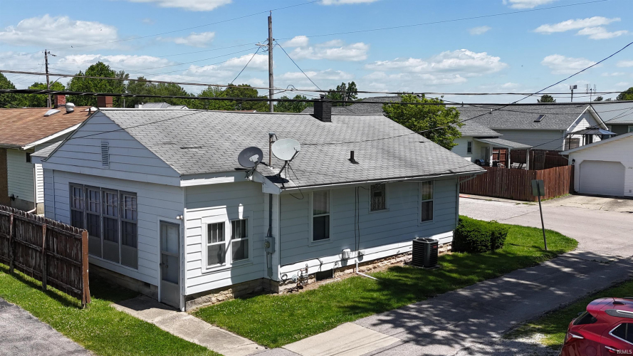 Listing Image 4