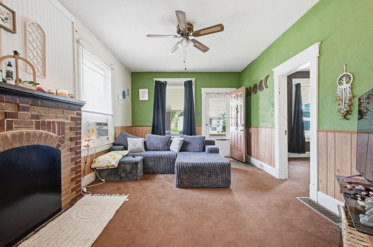 Listing Image 4