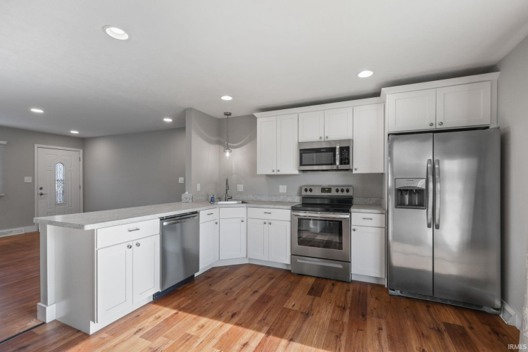 Listing Image 11
