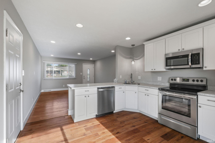 Listing Image 12