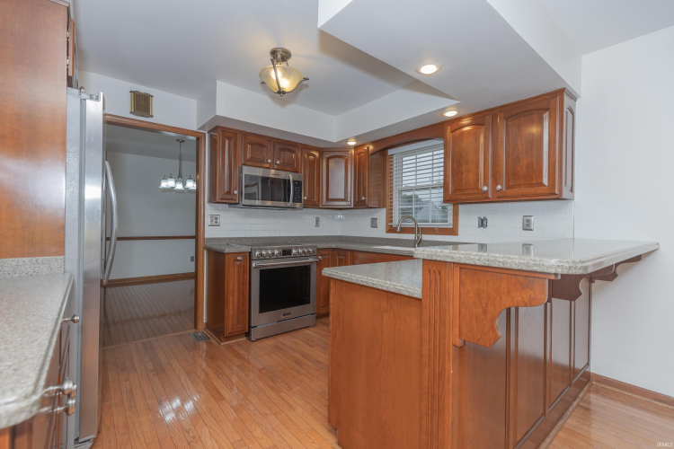 Listing Image 6
