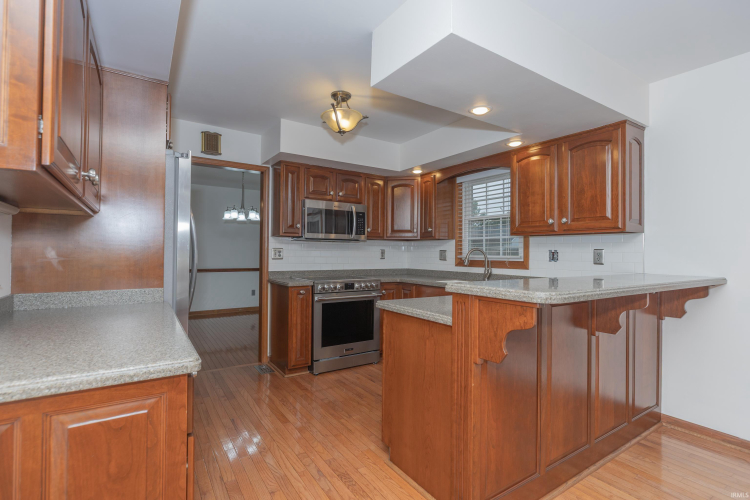 Listing Image 7