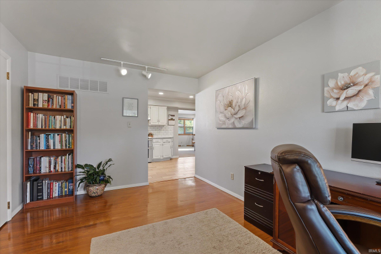 Listing Image 16