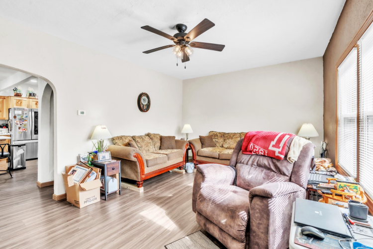 Listing Image 9