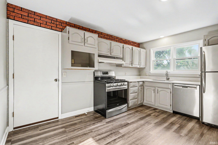 Listing Image 9