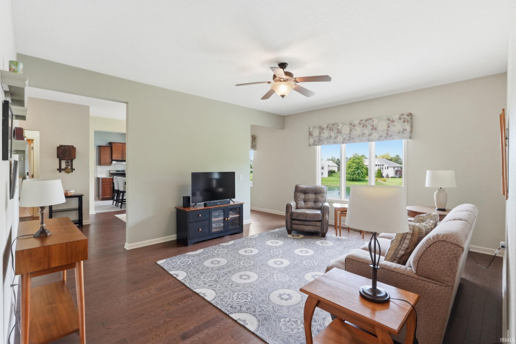 Listing Image 12