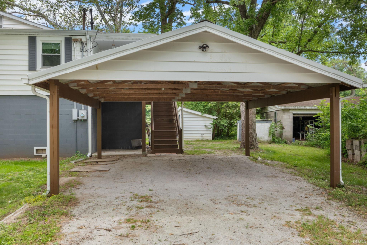 Listing Image 4