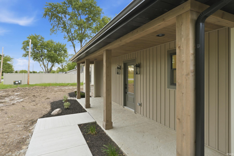 Listing Image 4
