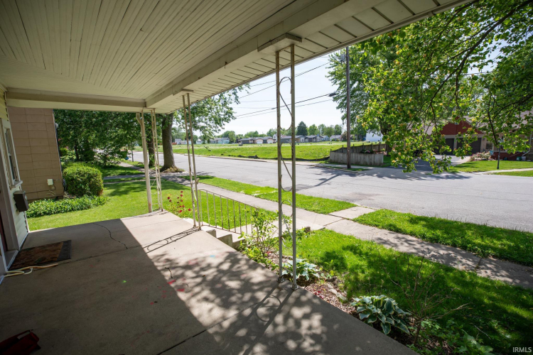 Listing Image 4