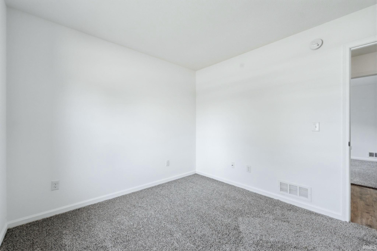 Listing Image 24