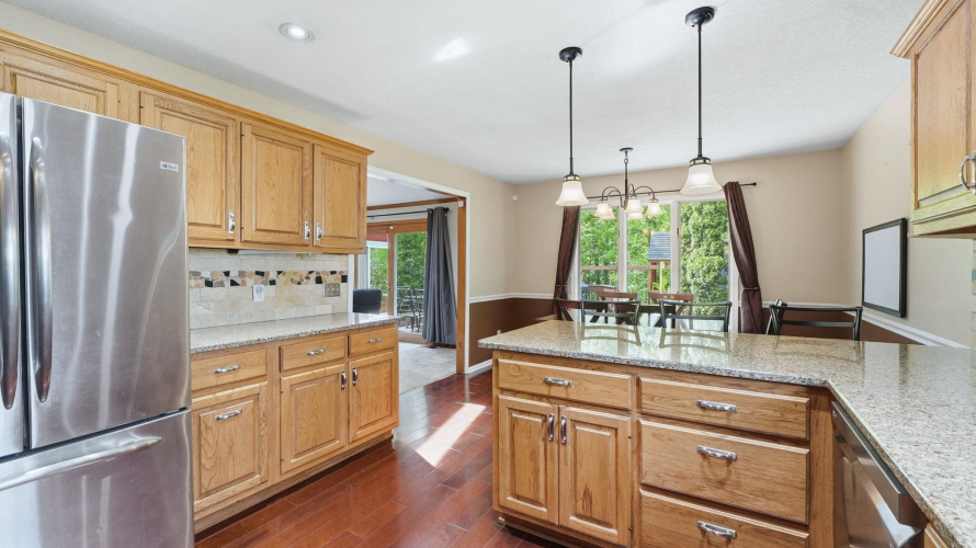 Listing Image 11