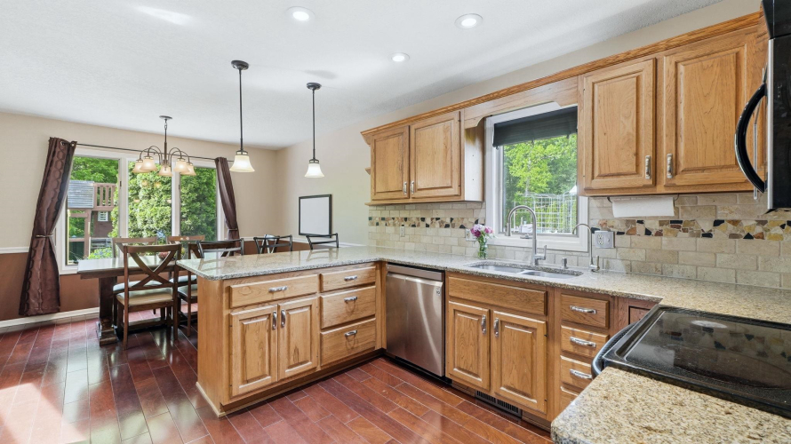 Listing Image 10