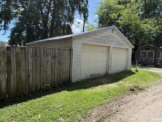 Listing Image 4
