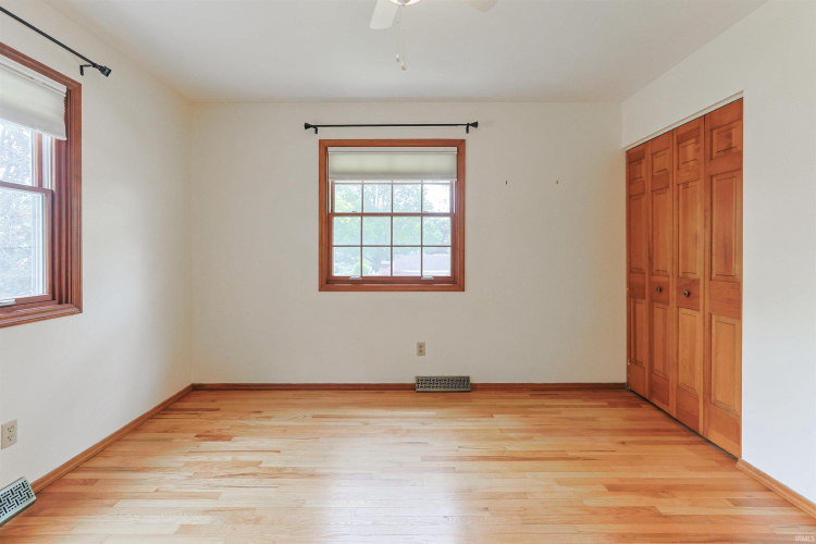 Listing Image 24