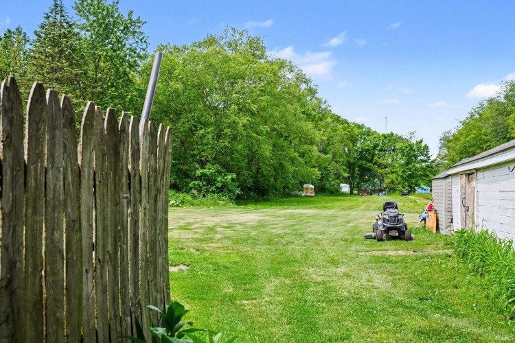 Listing Image 11