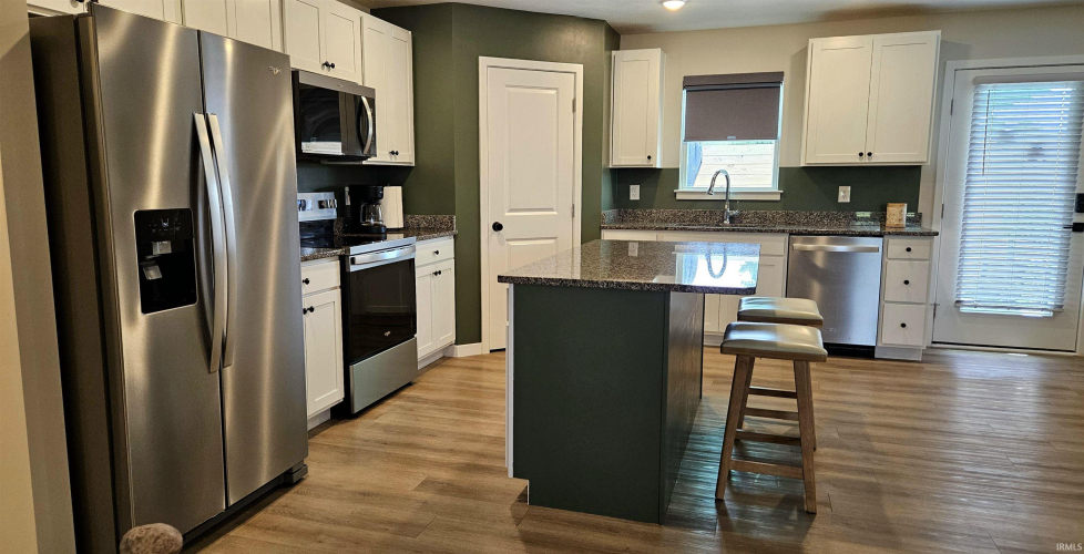 Listing Image 10