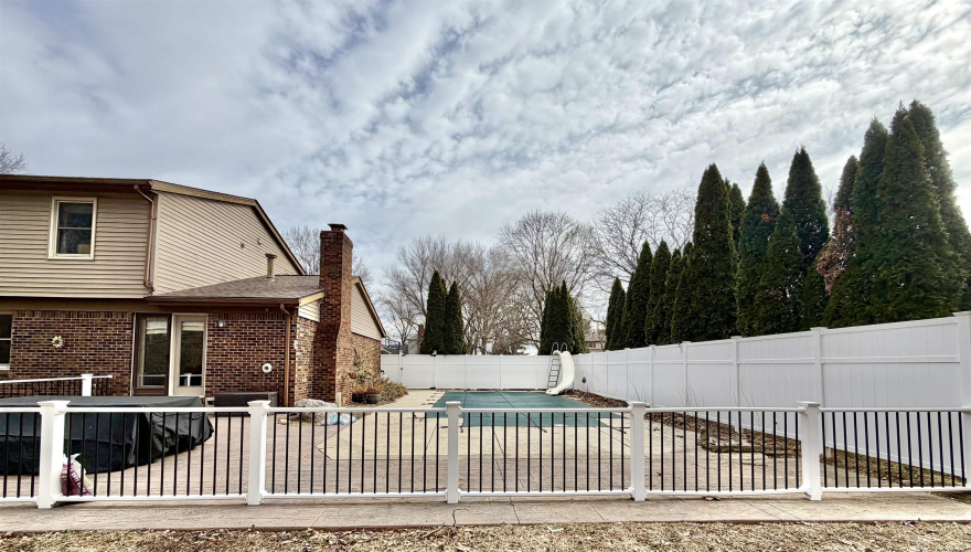 Listing Image 4