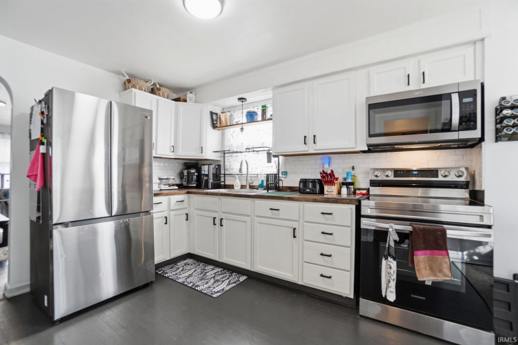 Listing Image 10