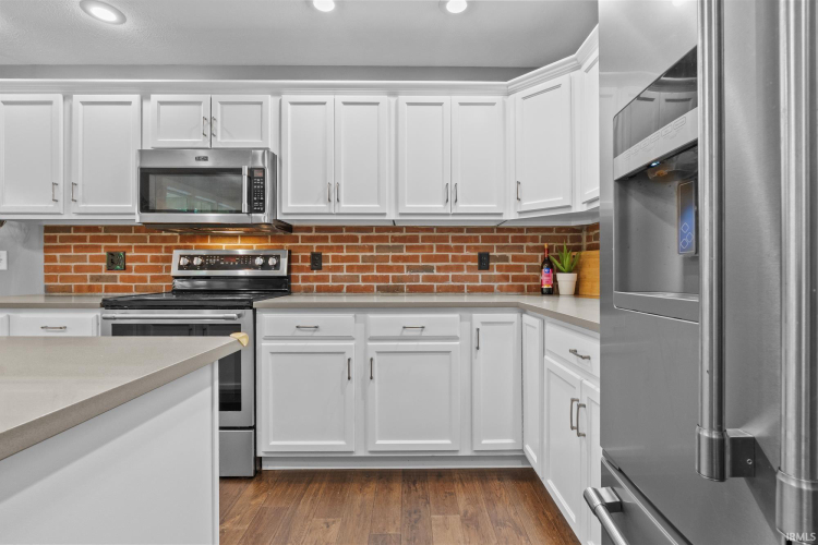 Listing Image 12