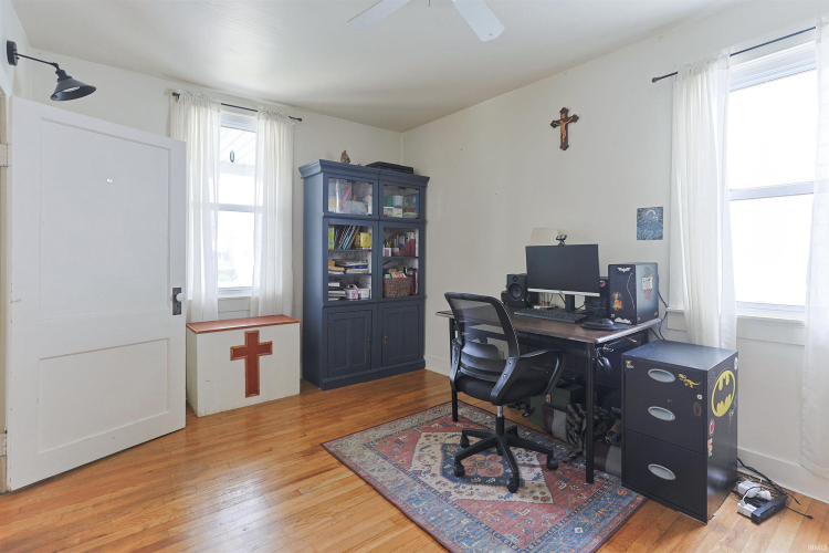 Listing Image 8