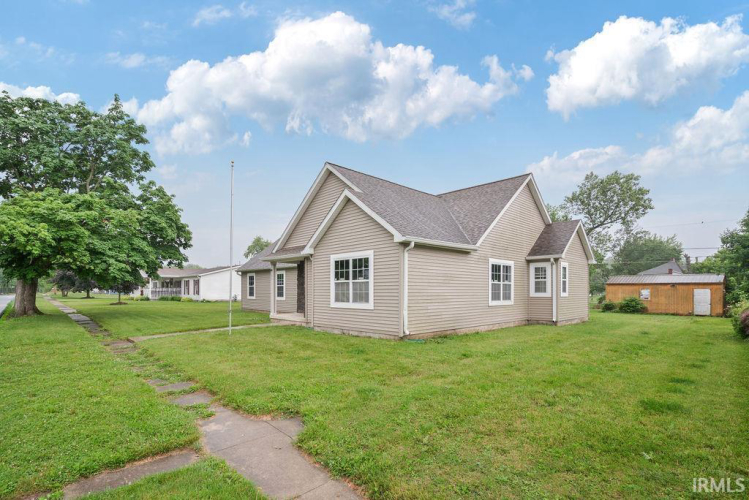 Listing Image 4