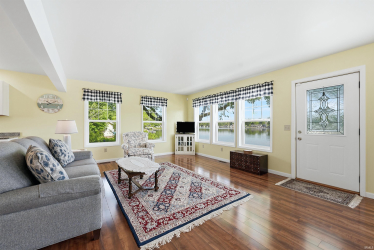Listing Image 11