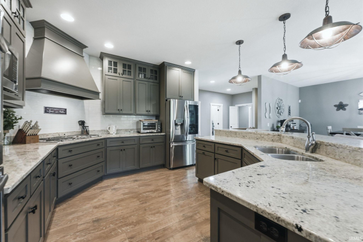 Listing Image 10