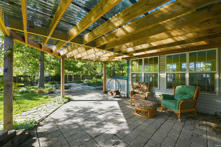 Listing Image 4