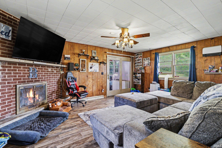 Listing Image 6