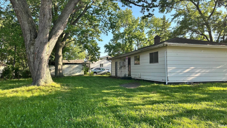 Listing Image 4