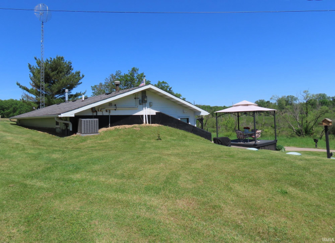 Listing Image 4