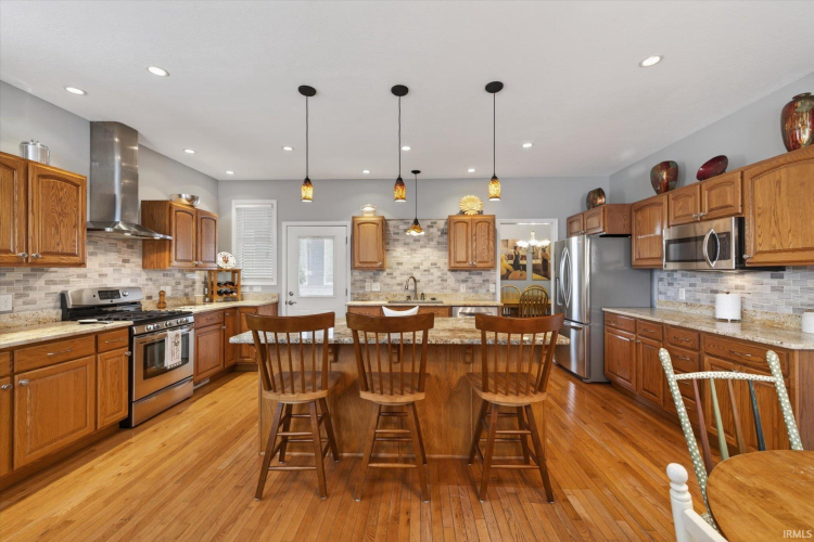 Listing Image 11