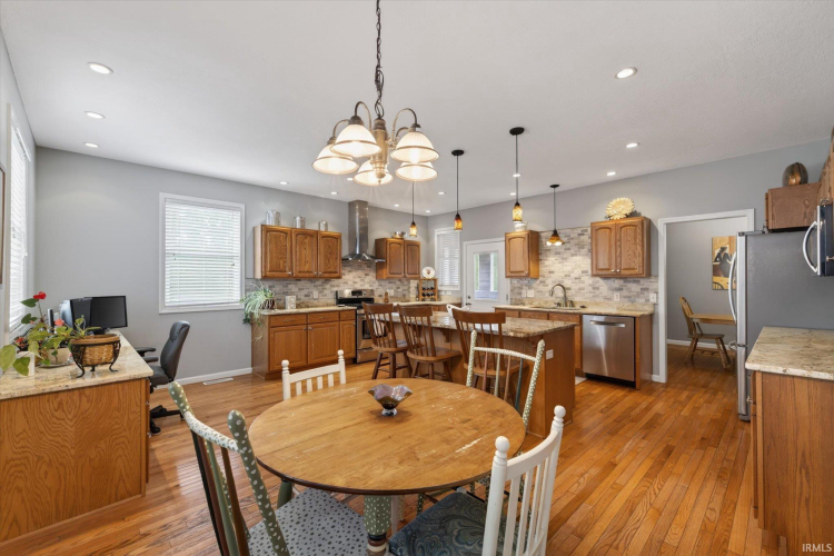 Listing Image 12