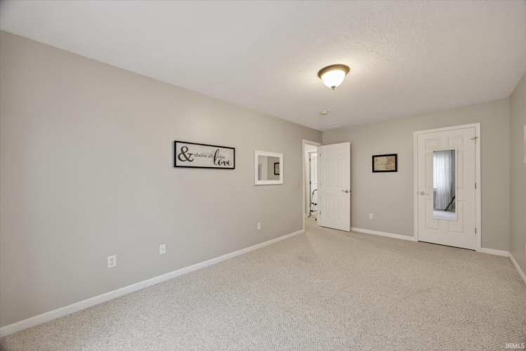 Listing Image 24