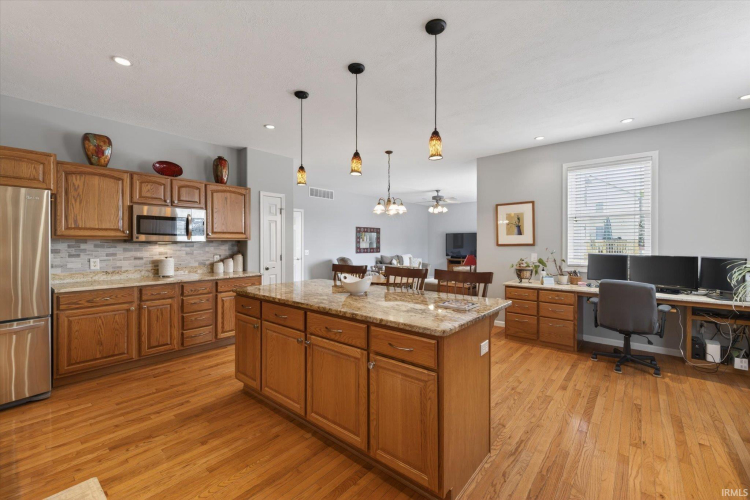 Listing Image 10