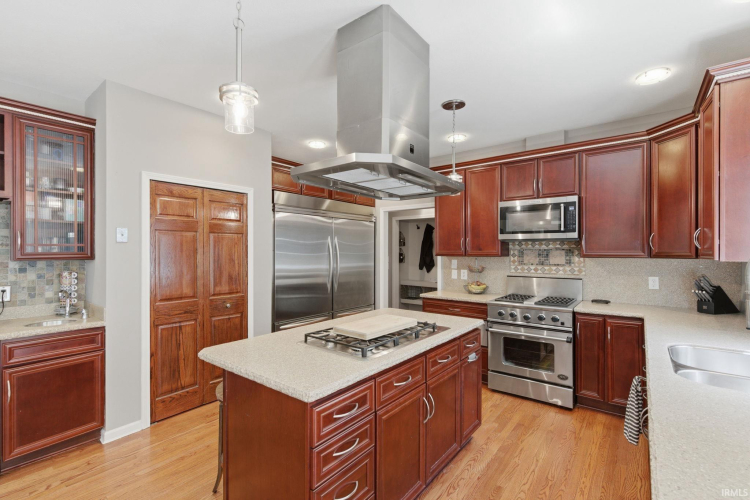 Listing Image 9